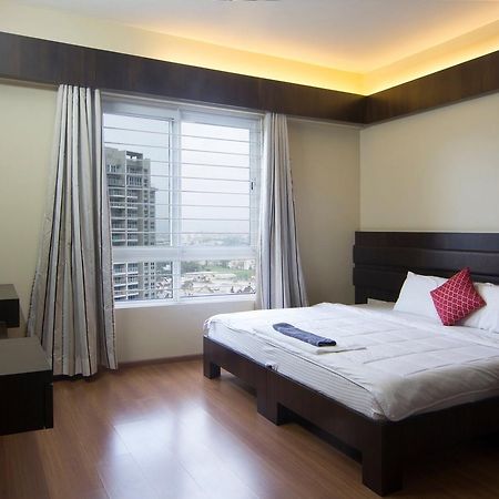 Amanora Park Town Bed and Breakfast Pune Esterno foto