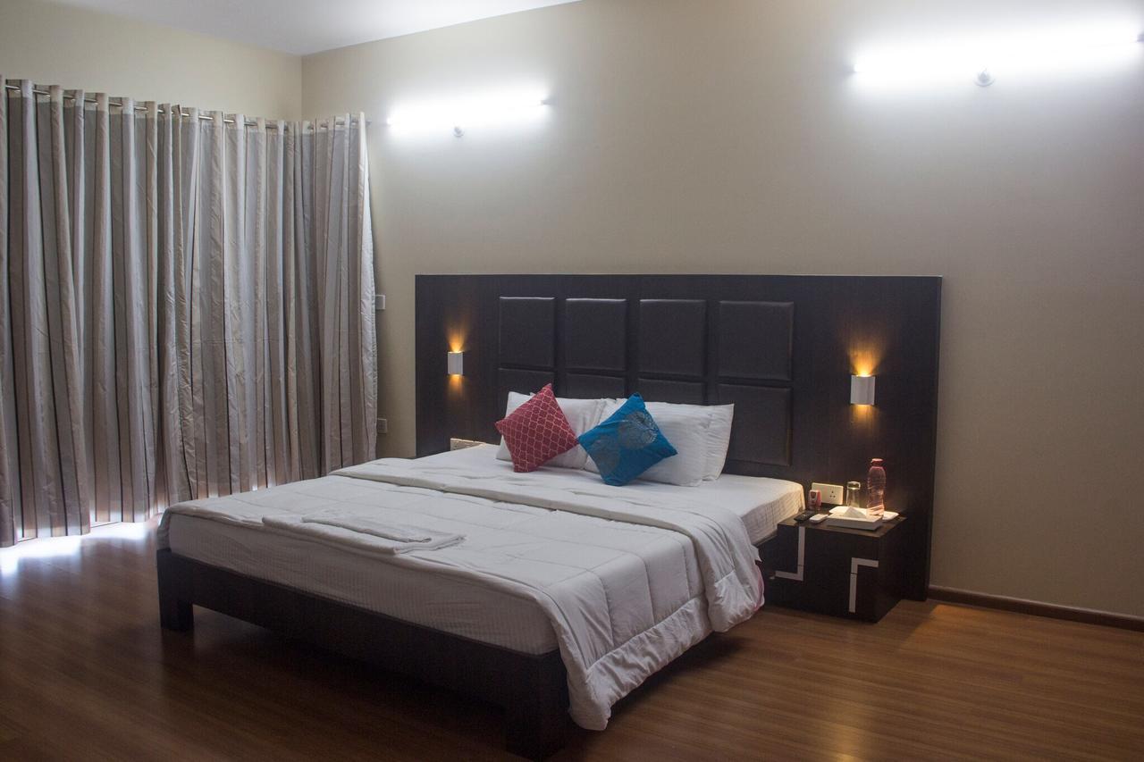 Amanora Park Town Bed and Breakfast Pune Esterno foto